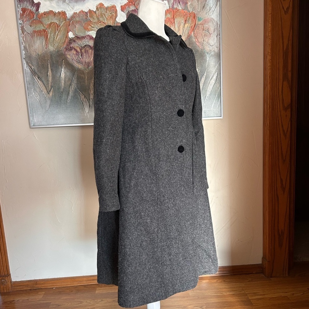 Rothschild Vintage 1990s Gray Wool Coat with Black Velvet Bow Accent - Picture 6 of 12